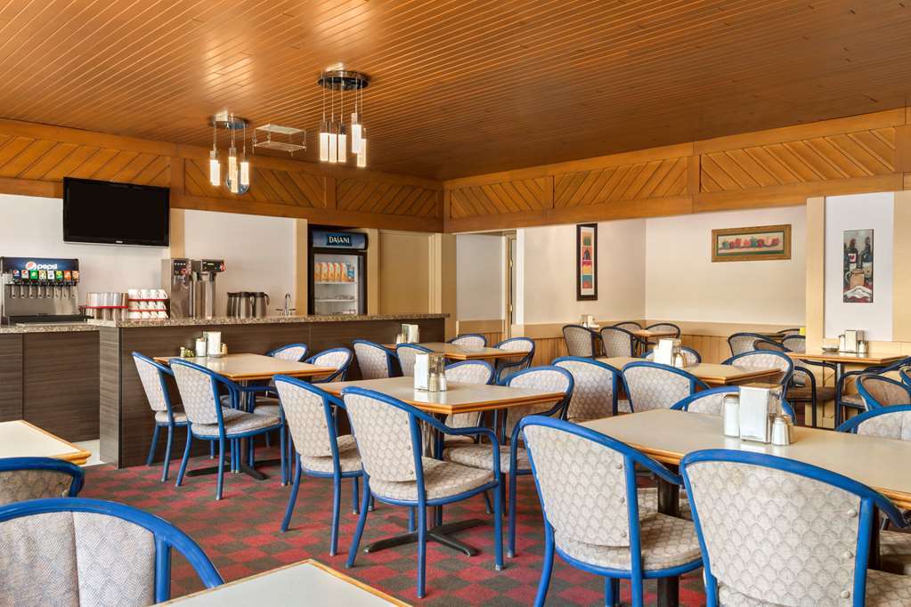 Travelodge Hanna Canada Grey 餐厅 照片